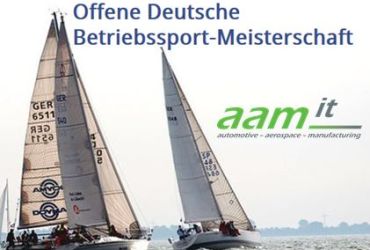 2 Segelboote bei Regatta